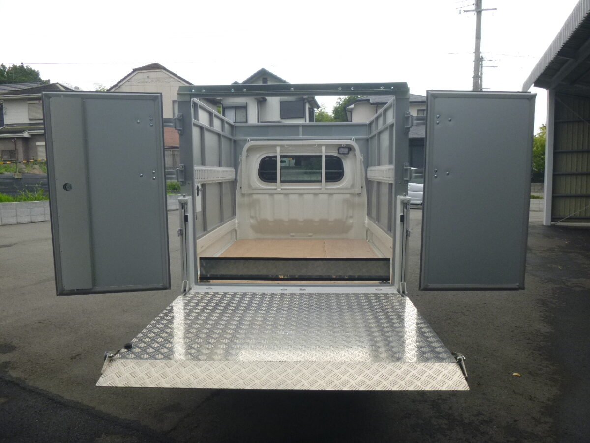 パワーゲート付車 アルミパネル架装 後部アルミカンノン扉 別注